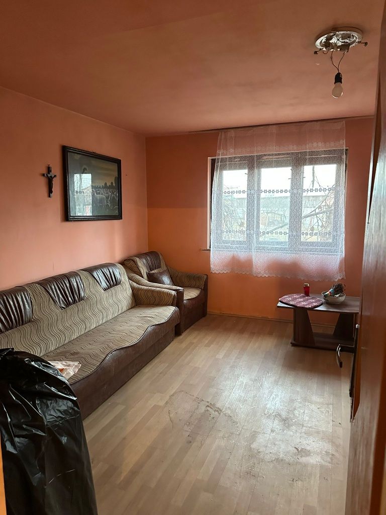 Vand sau schimb casa la tara~10 km de Reghin~22 ari teren