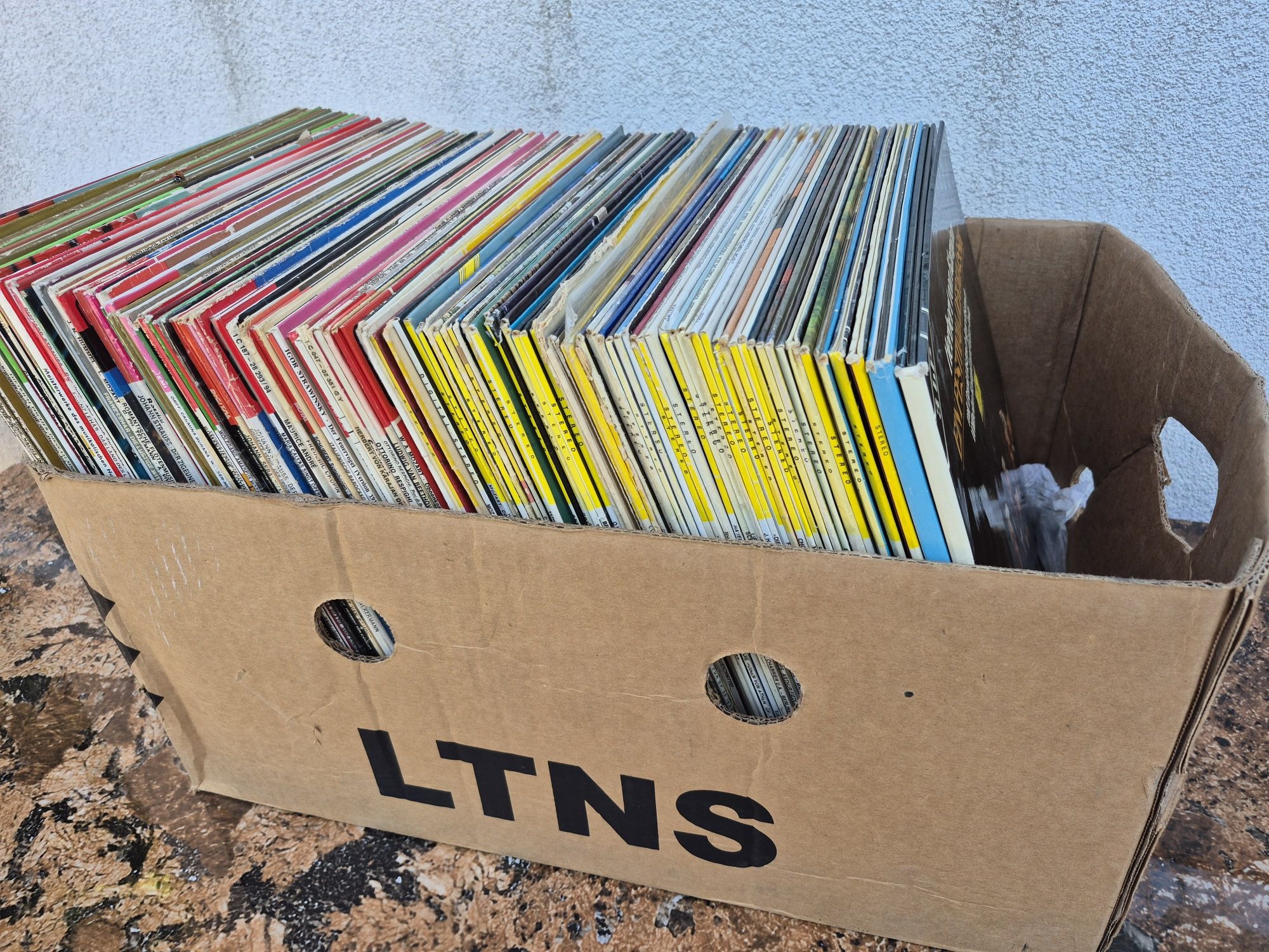 Vând 150 discuri vinil colectia Emi&Deutsche Grammophon muzica clasica