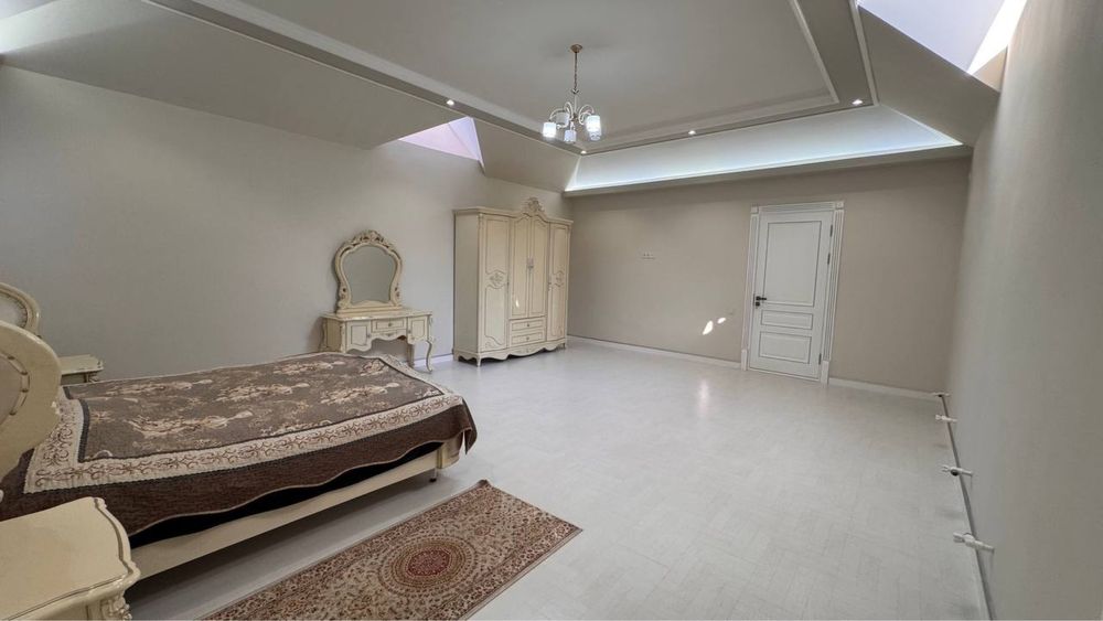 Просторный дом с дизайнерской отделкой