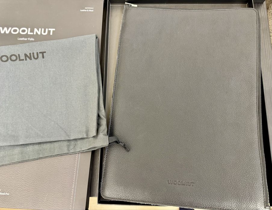 Husa din piele premium, pentru Macbook Pro 16’ - WOOLNUT