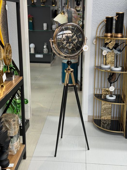 Soat Napolniy. 3 oyoqli