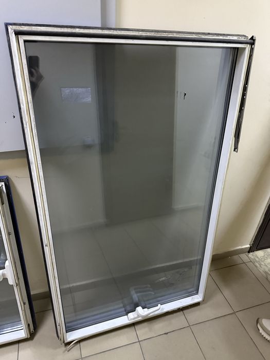 Продаю пластиковую створку окна (ПВХ)