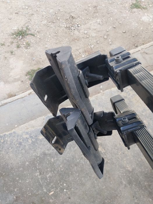 Bare portbagaj cu prindere pe caroserie