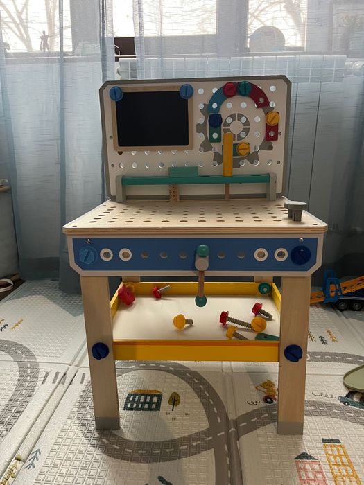 Дървена детска работна маса