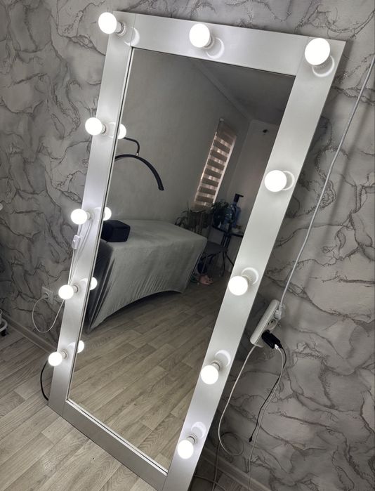 Продам зеркало ,помощник и лампу