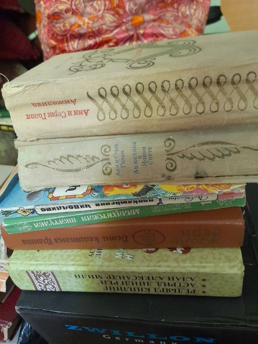 Книги разные художественные и др