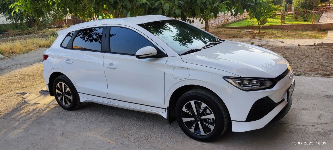 BYD E-2 LUXSURY 2025 YIL 3 000 KM yurgan kraska toza  polniy tanirovka