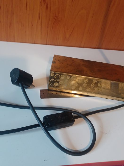 Ретро стара масивна настолна лампа