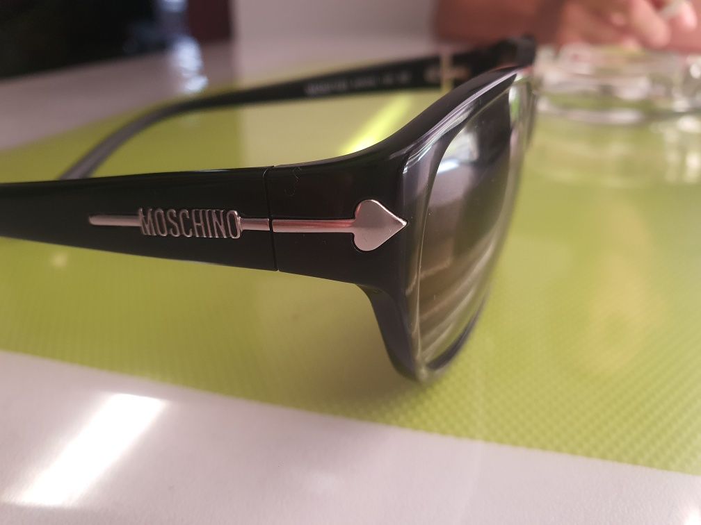 Слънчеви очила Moschino