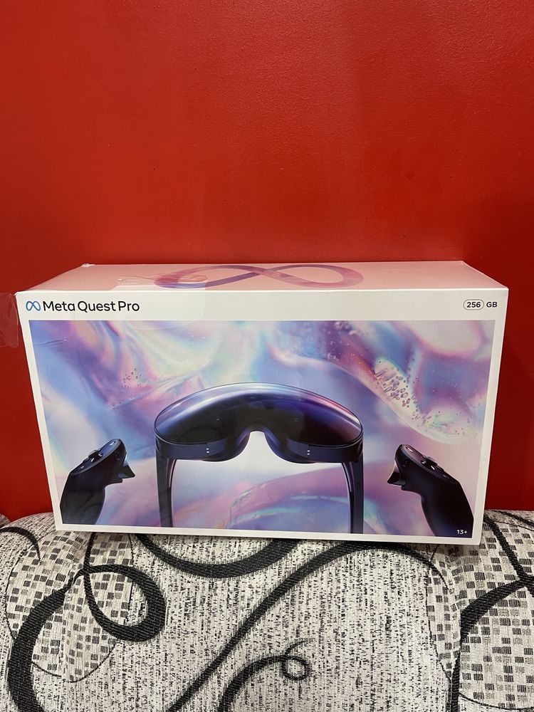 Meta Quest Pro 256GB VR очила Запечатани!