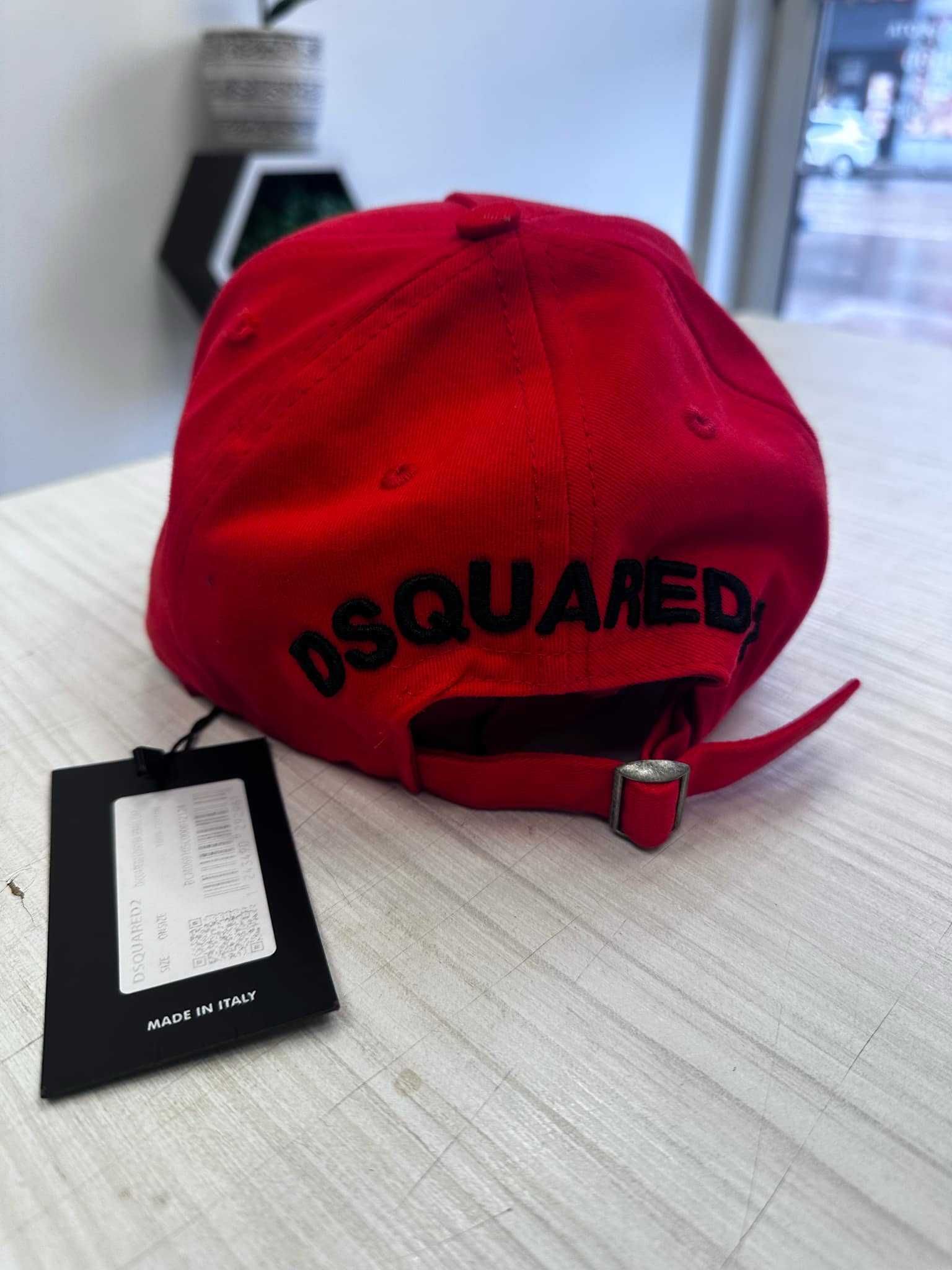 Продавам шапка Dsquared2