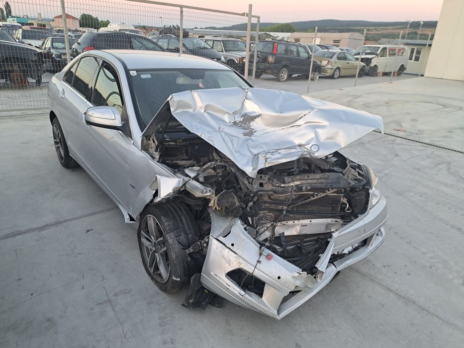 Мерцедес W204 Ц200 Mercedes W204  C200 CDI НА ЧАСТИ