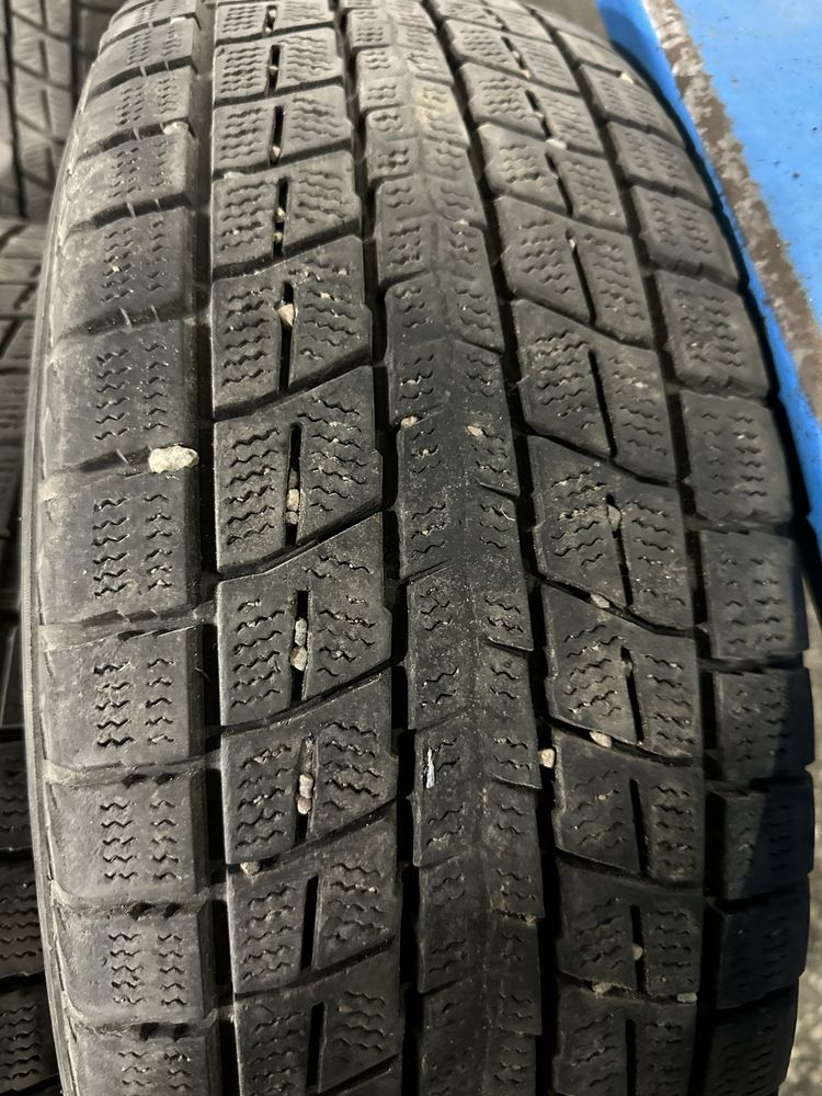 Срочно продам зимние шины dunlop