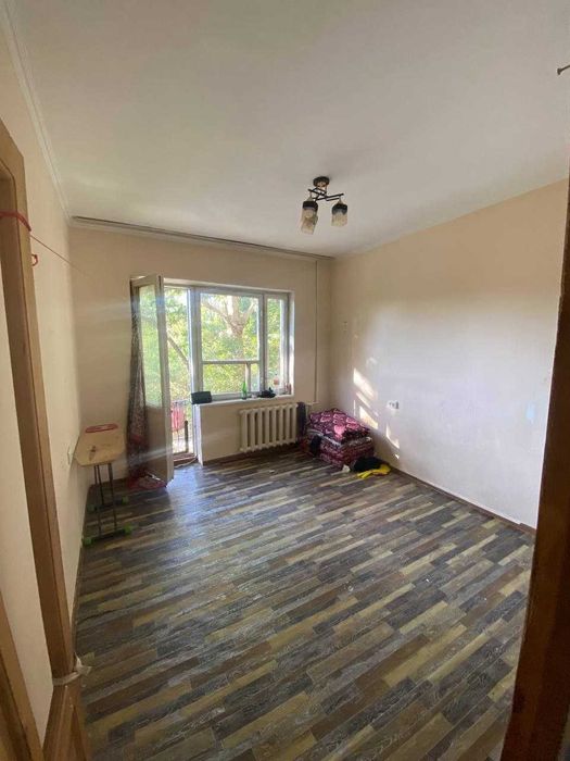 Сергели Спутник 4  1 Комнатная, 3 этаж ,чистая ,бывшие общежитие