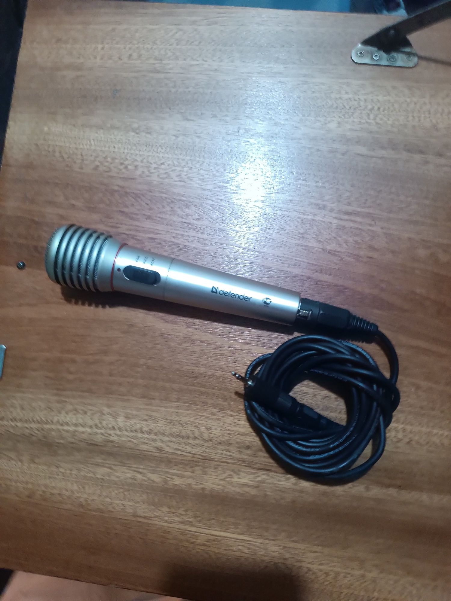 Продам микрофон "defender" MIC140 и клавиатуру