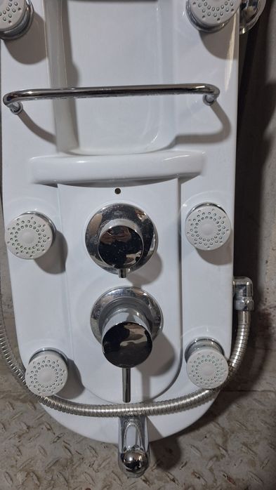 Многофункционална душ колона с масажни дюзи