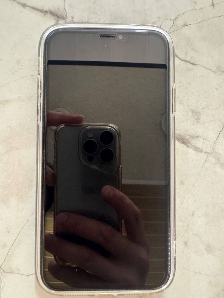 Продам iPhone XR