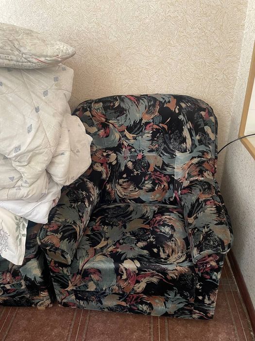 Zoʻr divan holati aʼlo Srochno arzon narxda sotiladi