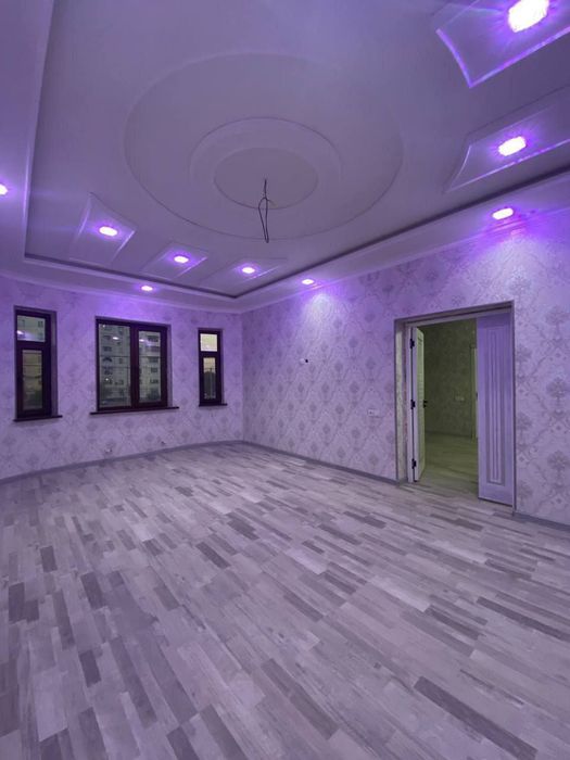 Сотувда коттедж 7 хонали, Строитель