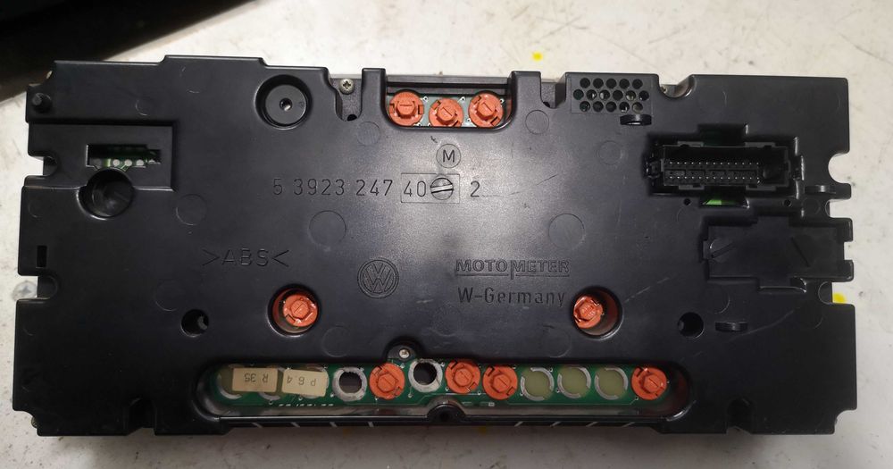 Километраж за VW Golf 3 / Голф 3 бензин