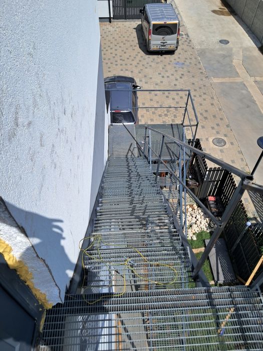 Scări zincate durabile și sigure. Montaj profesional, ne deplasăm în t