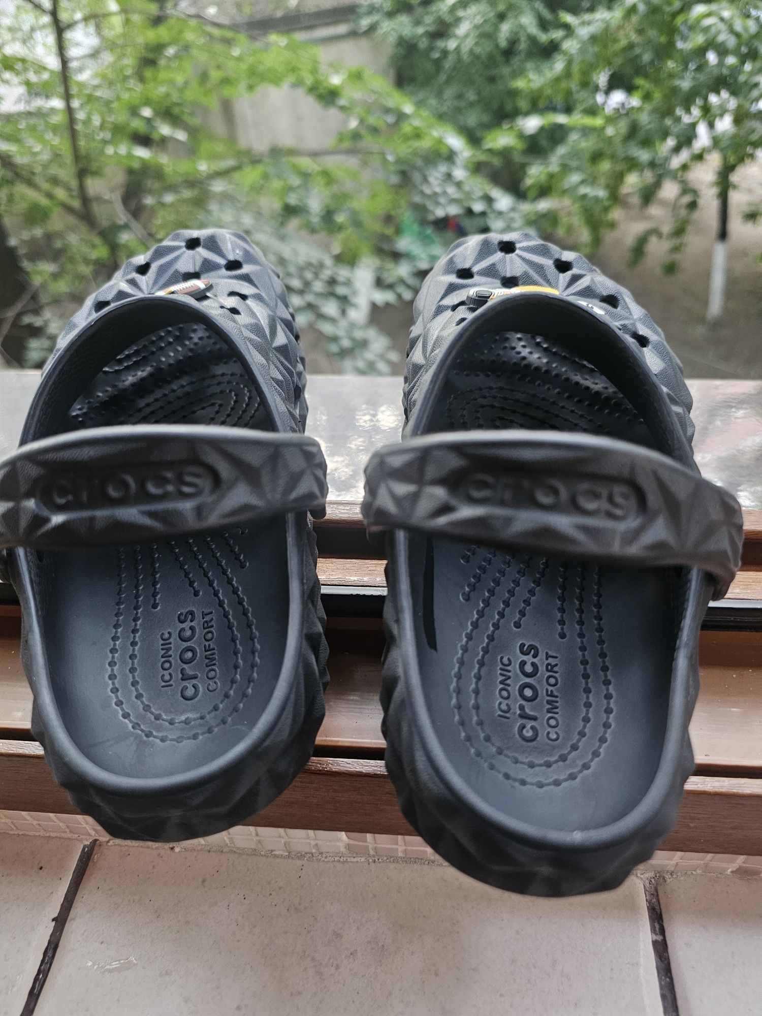 Crocs șlapi clasic Geometric Clog