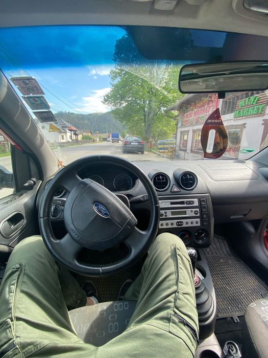 Vând Ford Fiesta 1.3 Benzină