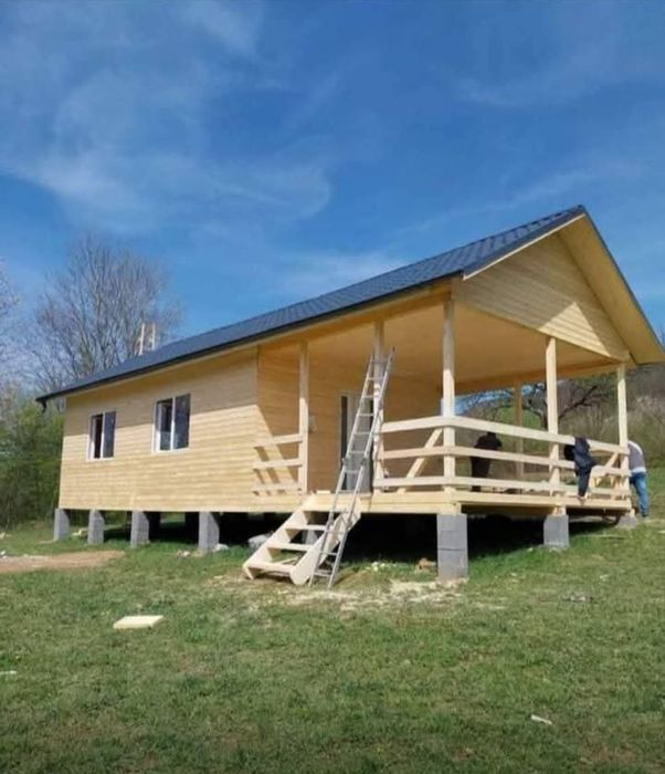 Vand și confecționez cabane din lemn