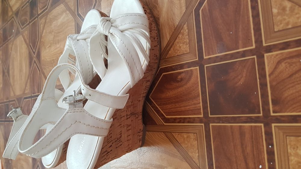 Vand sandale damă.