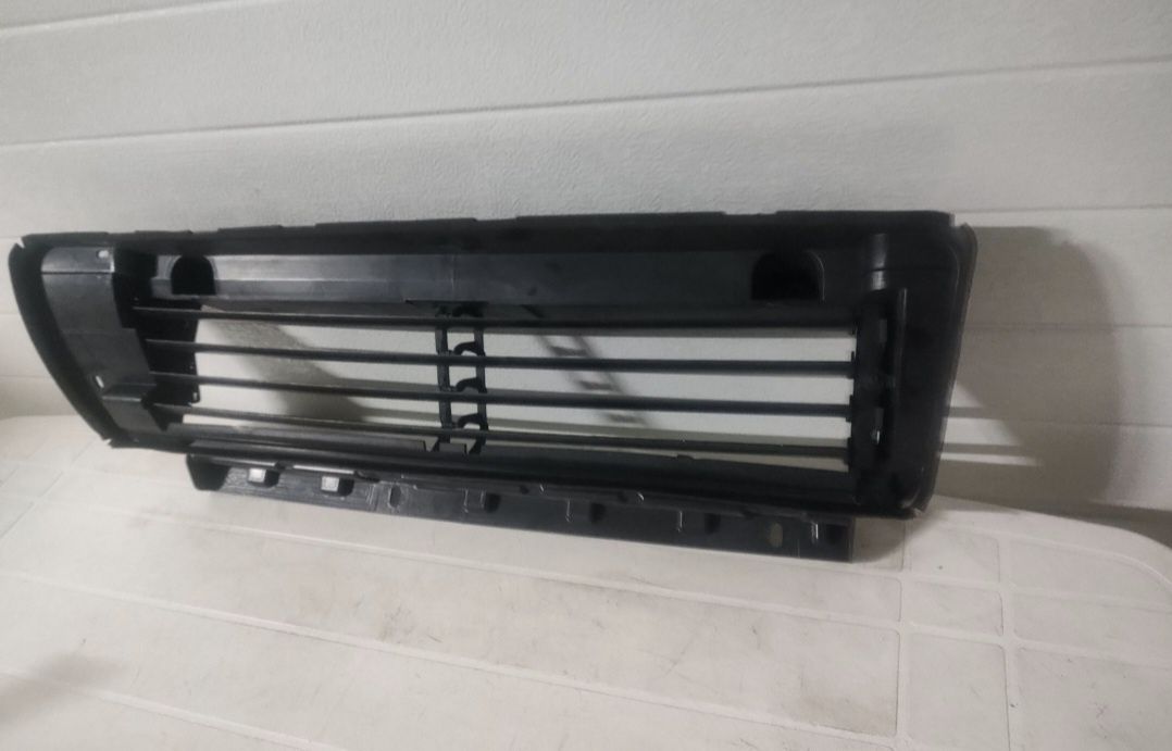 Volet,grila activa Dacia Duster 2 1.5 cu adblu cod 214f69647r