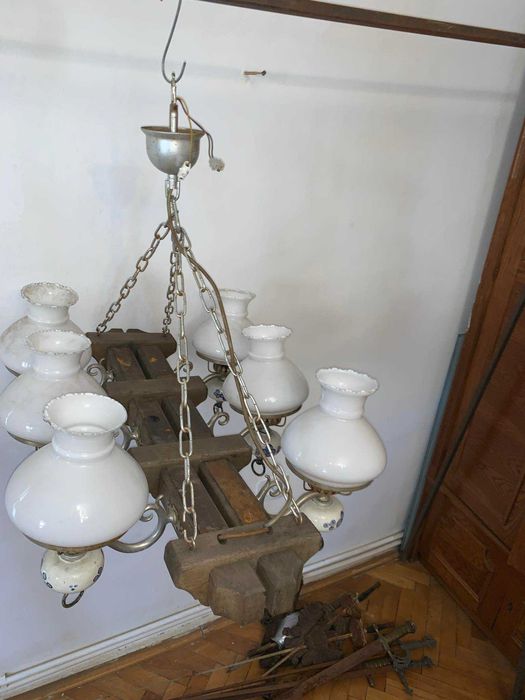 Candelabru sase brate din lemn si portelan