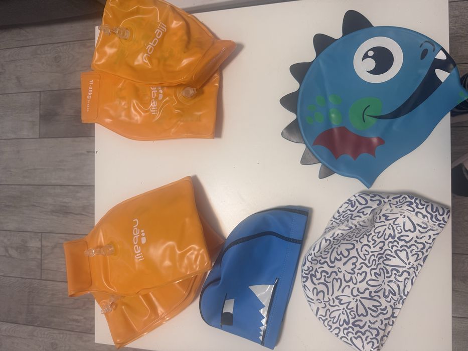 Плувни шапки и плувки