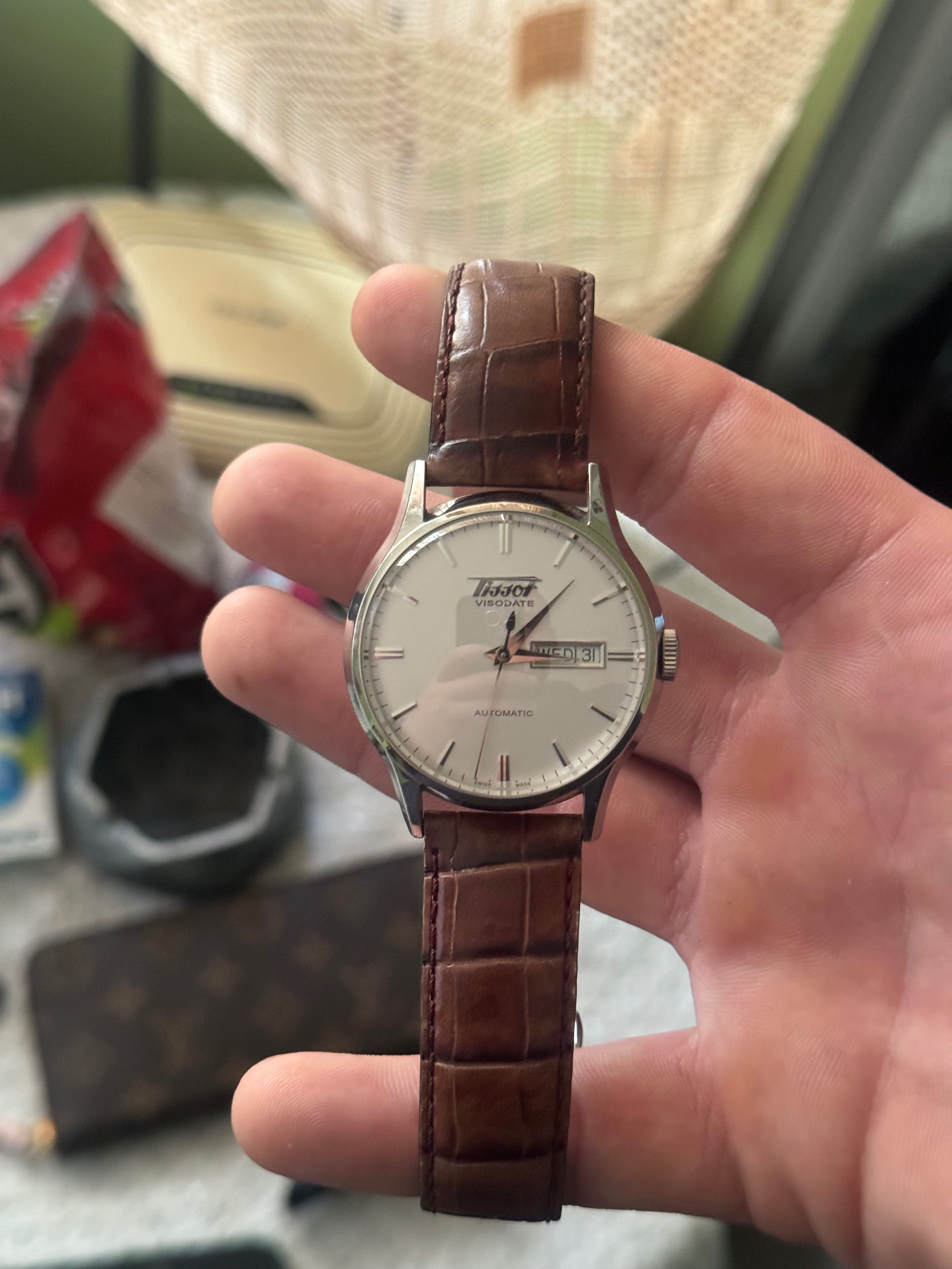 Часовник TISSOT automatic