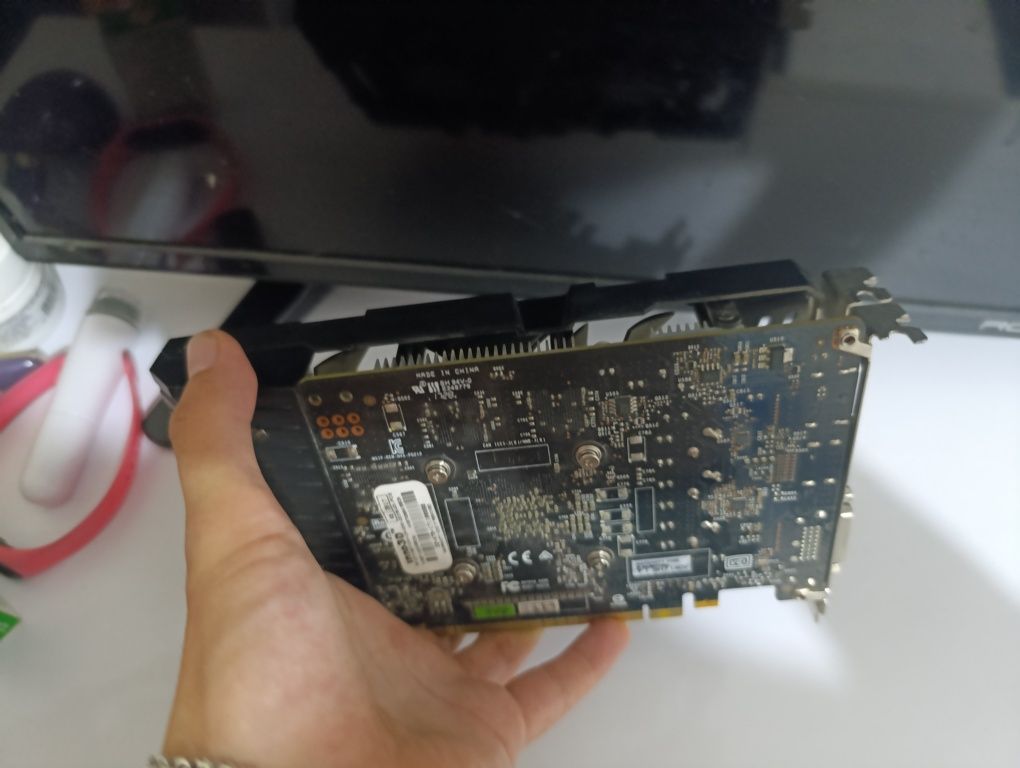 Видеокарта GTX 1050 Ti