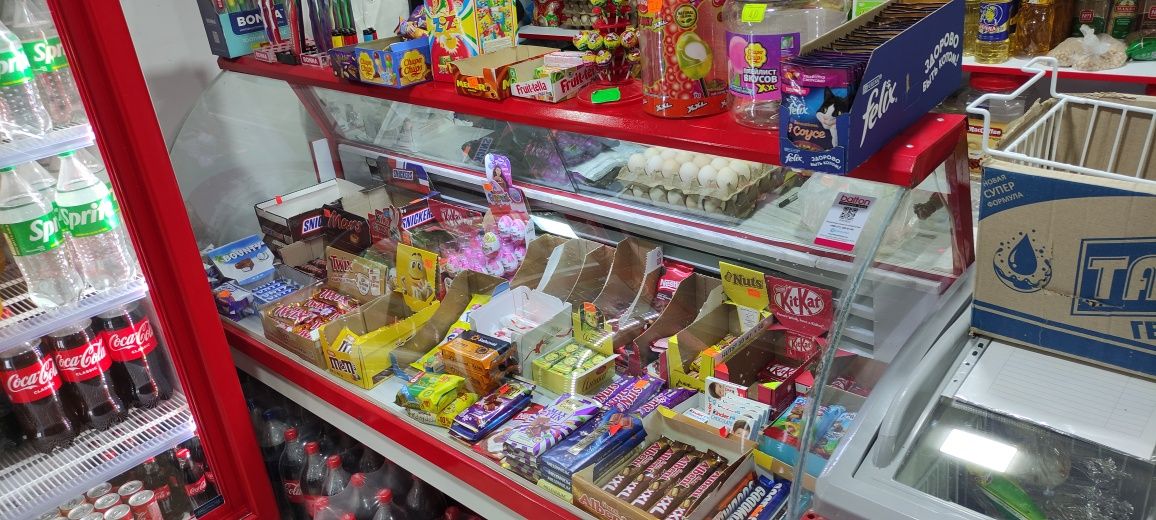 Продается витринный холодильник