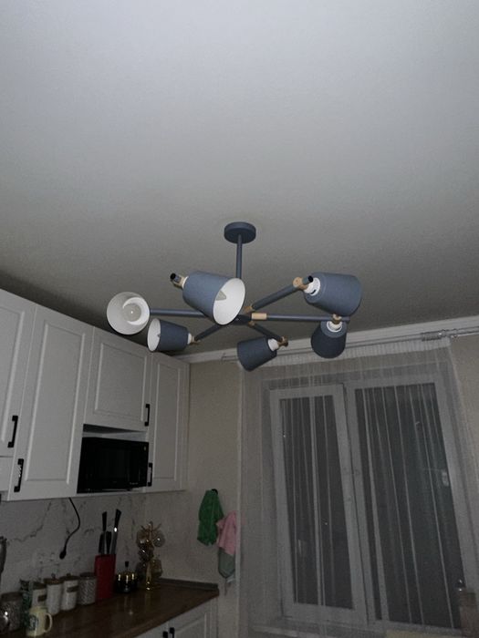 Продам люстру новую