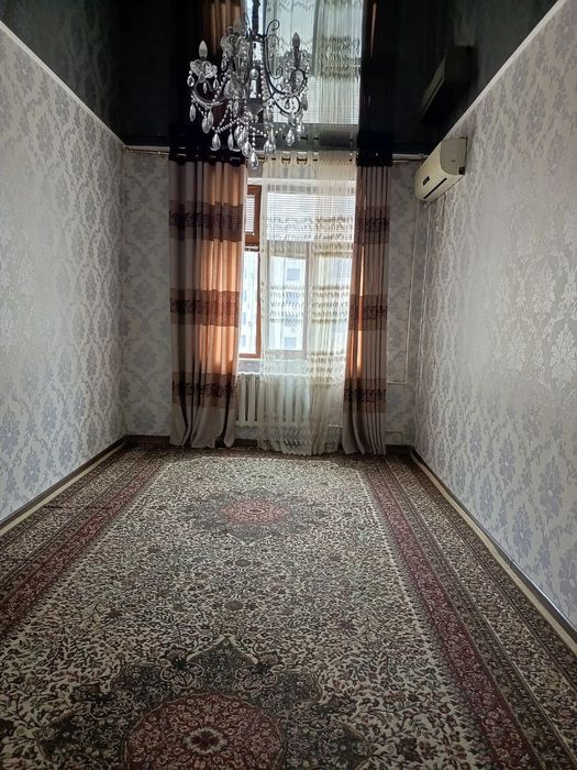 Yangi bozor yonida kvartira sotiladi