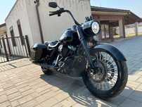 Harley-Davidson FLHRS Road King Custom 2017, 1745 cc, 89 cp, six speed, Road King Classic FLHR, 16 500 Euro,