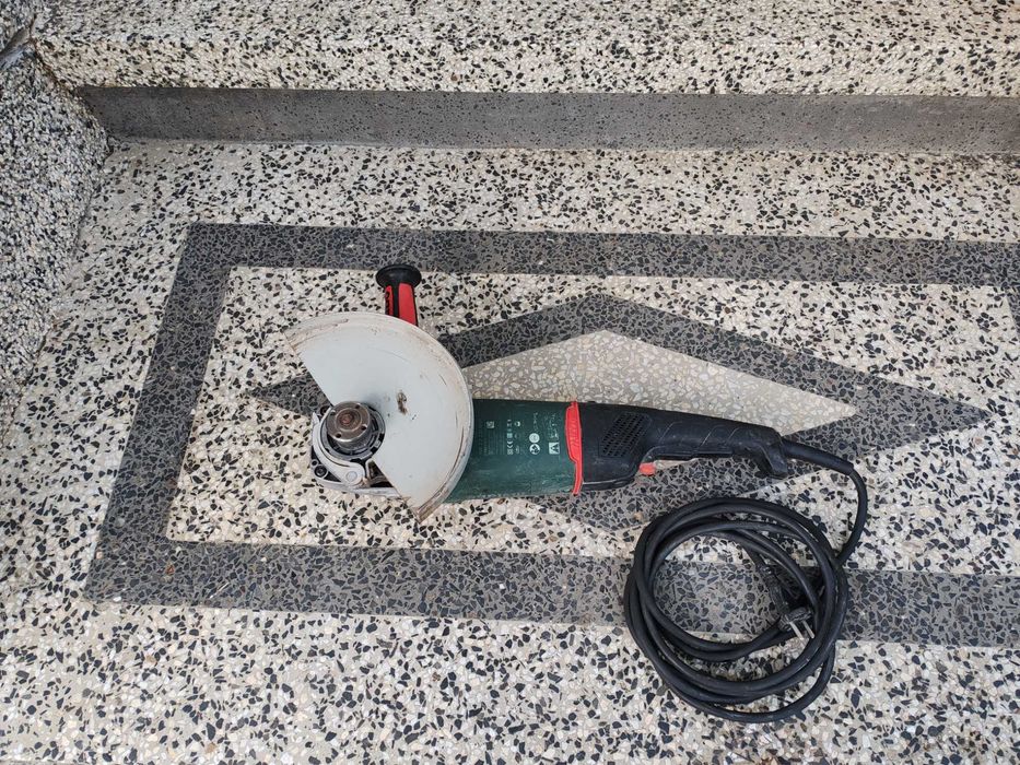 Metabo WE 22-230 MVT, 2200 W, 230 мм - електрически ъглошлайф