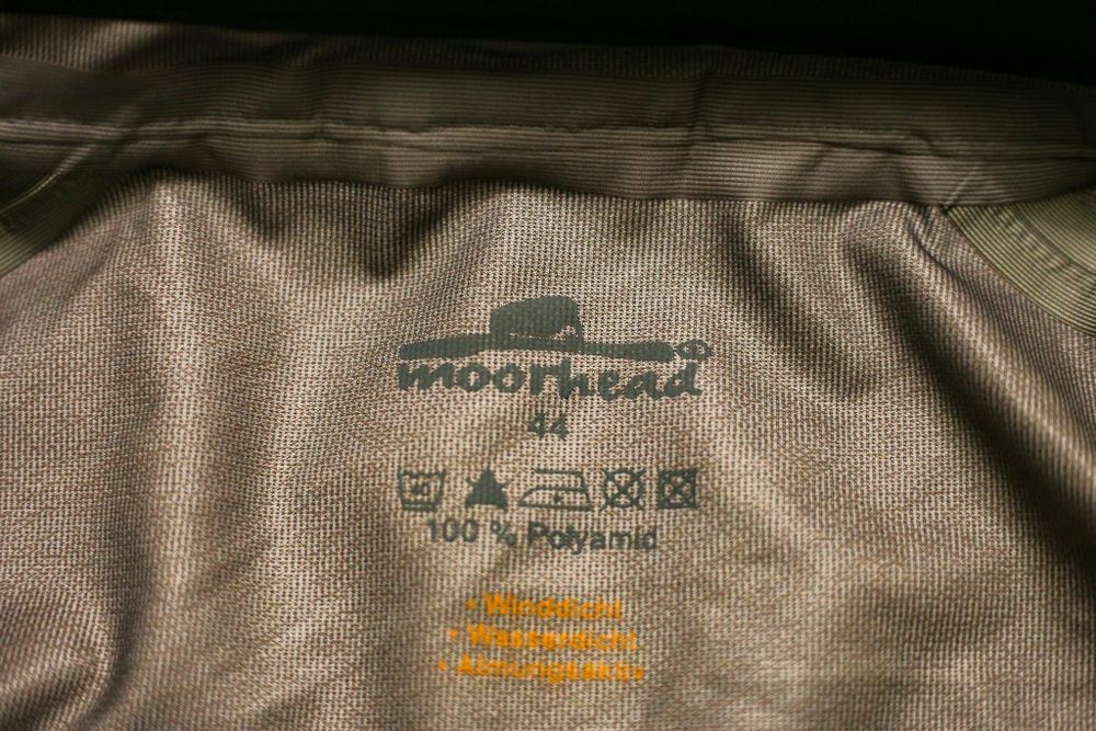 Jachetă damă hardshell Moorehead.
Culoare galben și negru.
Fara defect