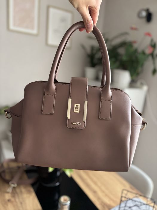 Gaudi чанта бежово с дълга дръжка