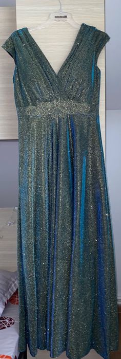 Vând rochie lungă de seară