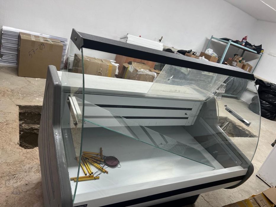 Морозильник с витринии