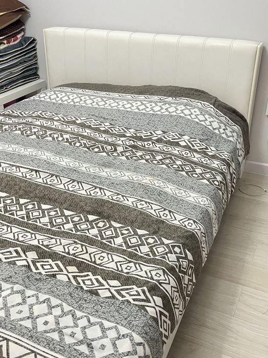 Кровать и сандық сатылады!