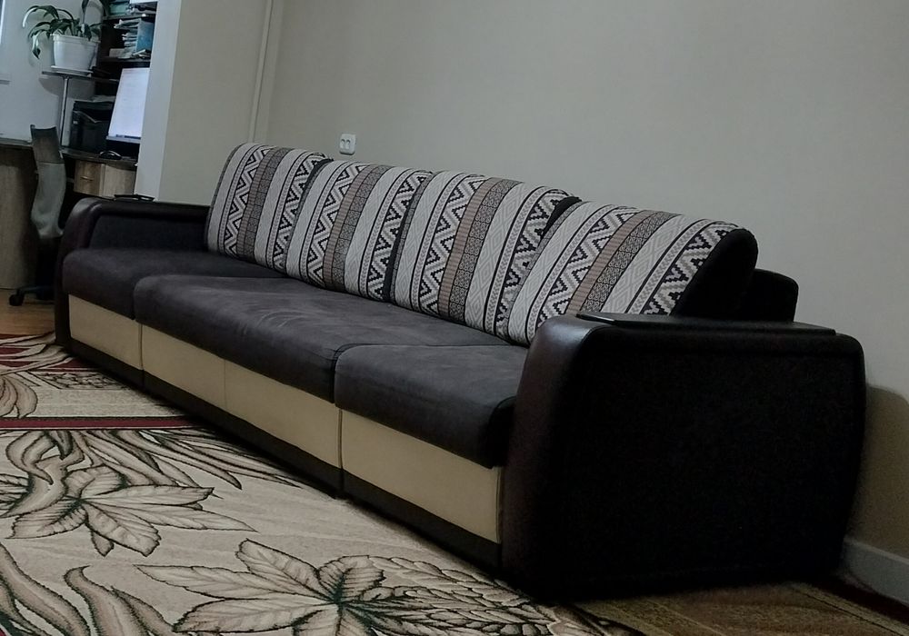 Диван четырёхместный