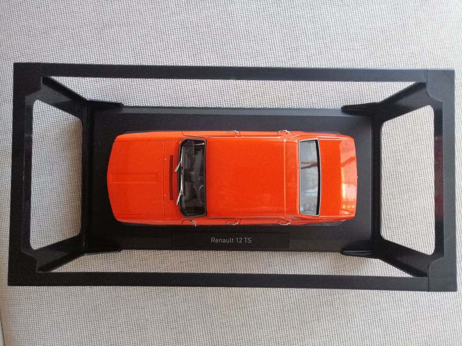 Vand macheta Renault 12 Ts (Dacia 1300) berlina noua portocalie 1/18