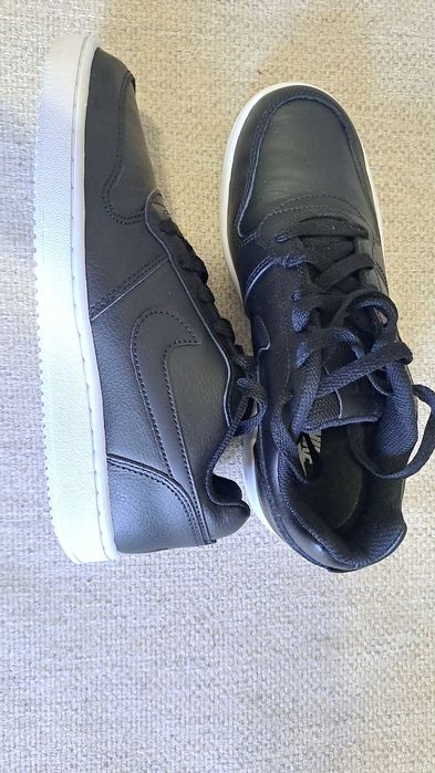 Adidasi nike ebernon low cu o singura purtare