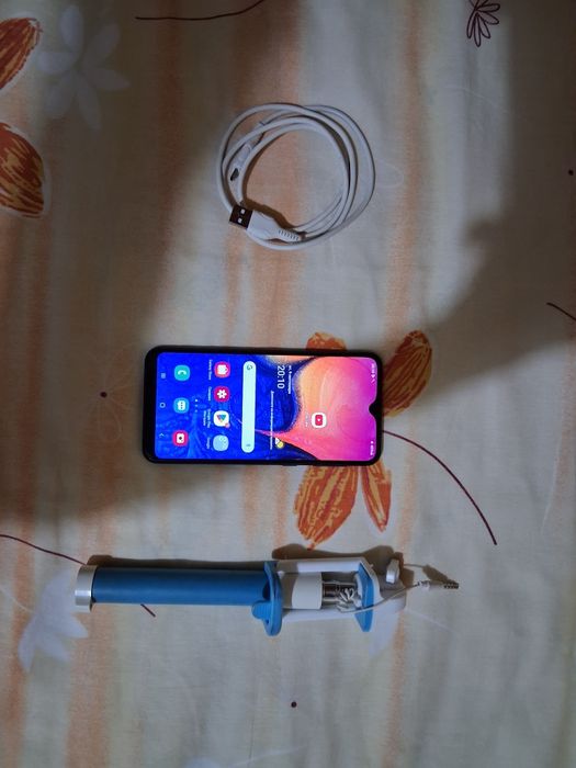Телефон samsung galaksi A 10