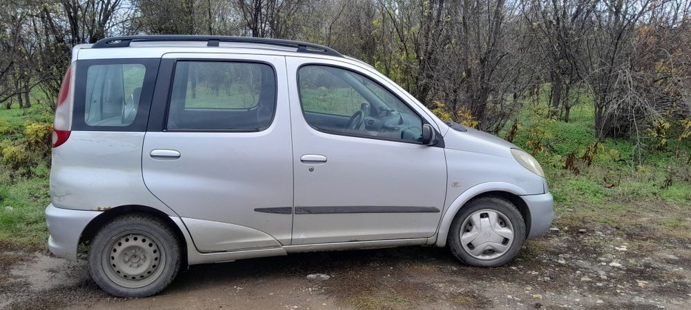 Toyota Yaris Verso 
Колата е с два ключа ,застраховка