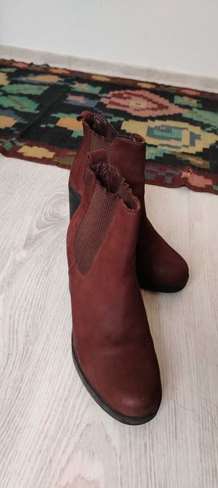 Botine din piele întoarsă